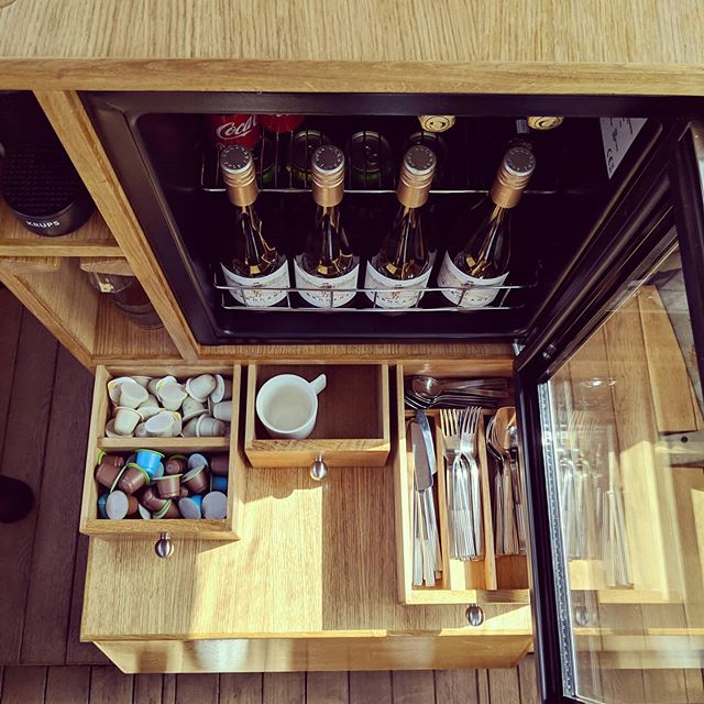 Salonboot Undine Minibar