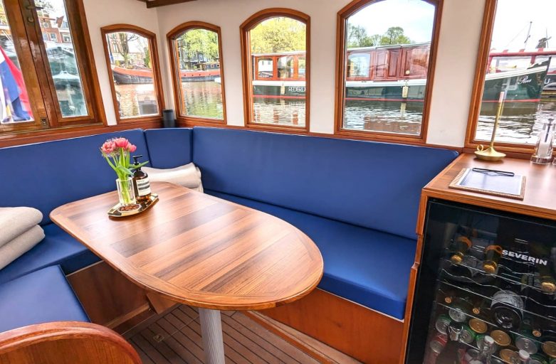 privates Salonboot Tzar Amsterdam Innenbereich