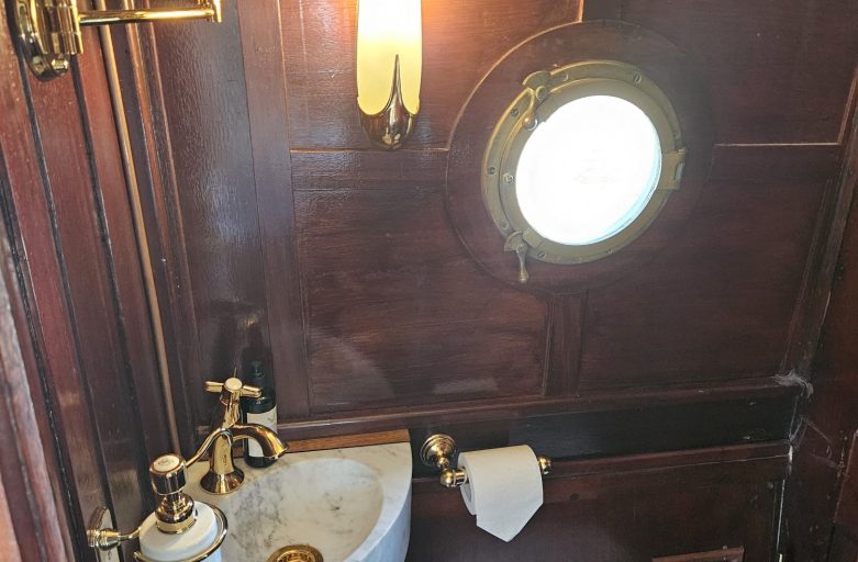 ritz salonboot toilette